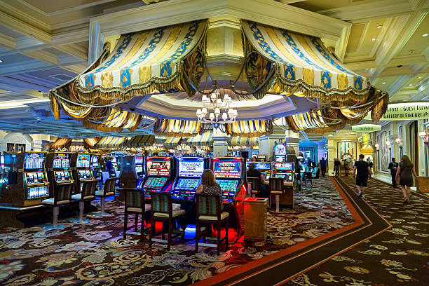 erek sandal platform interface showing football markets, live-dealer tables, and slot games